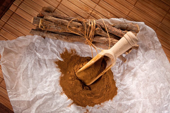 licorice root and powder