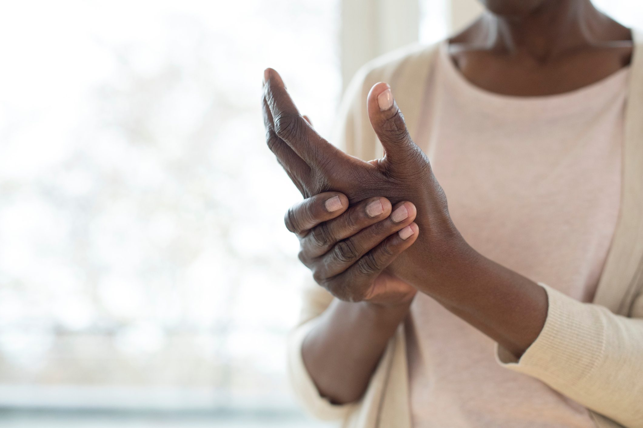 woman with arthritis pain in hands