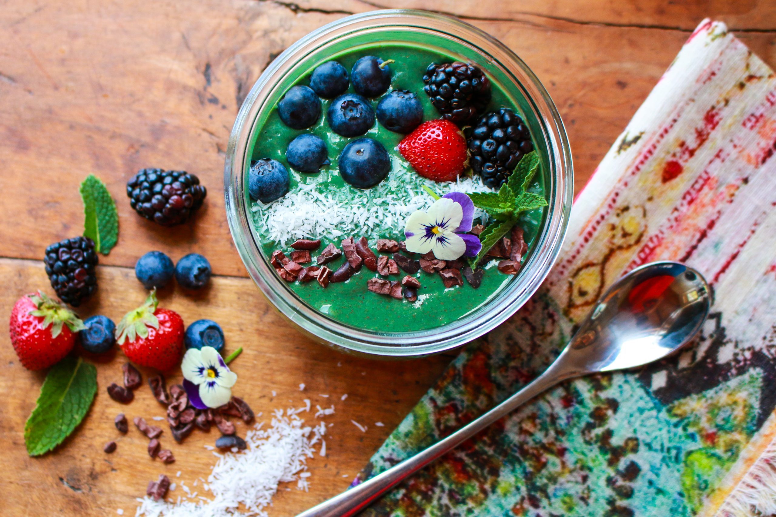 mermaid spirulina smoothie bowl