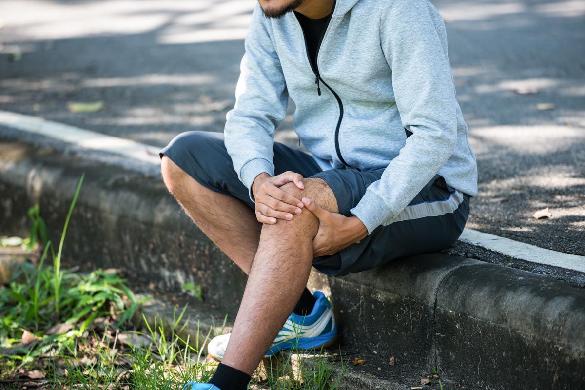 8 Causes for Pain Behind the Knee (And How to Treat It)